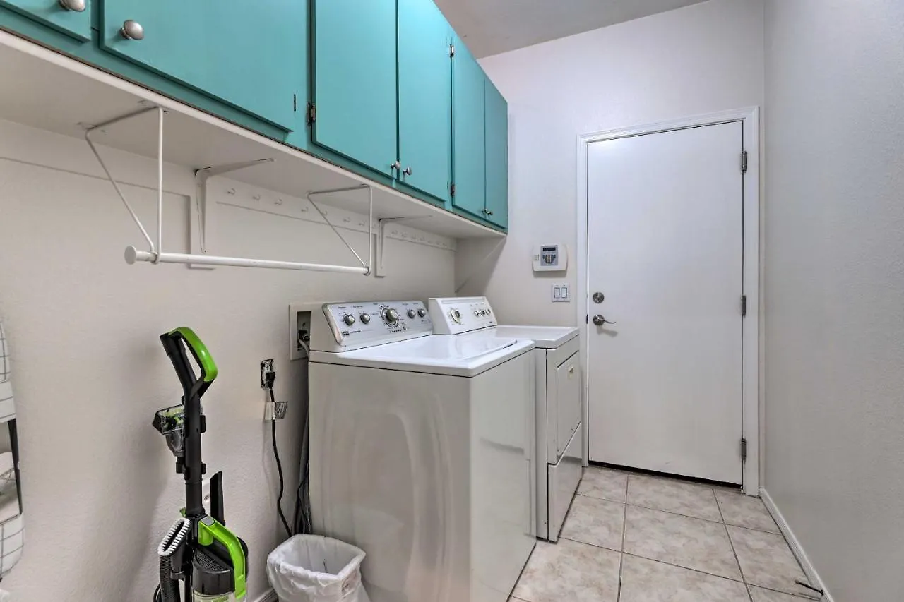 Phoenix Retreat With Heated Pool, Gas Grill And Yard! Avondale
